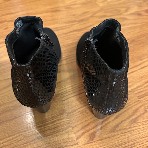 Vionic Black Orthotic Suede & Snake Ankle Boots Size 9 - Picture 5 of 12